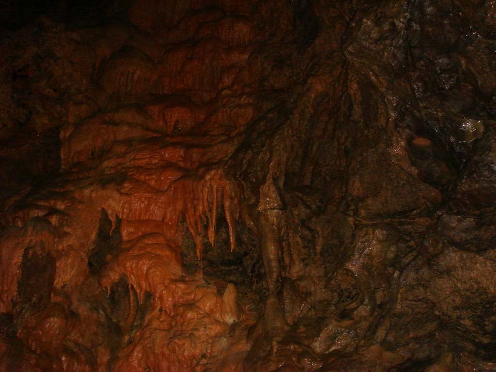 По красоте конечно пещера далеко не самая красивая. Просто тут кайф в другом...