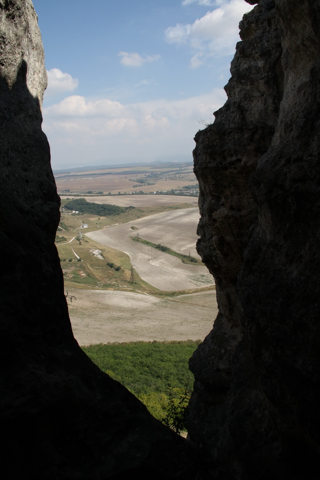 Тріщина в горі
