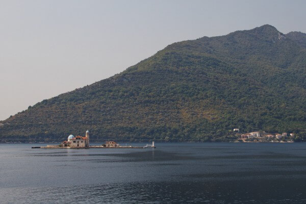 Острівець Богоматері на скелі