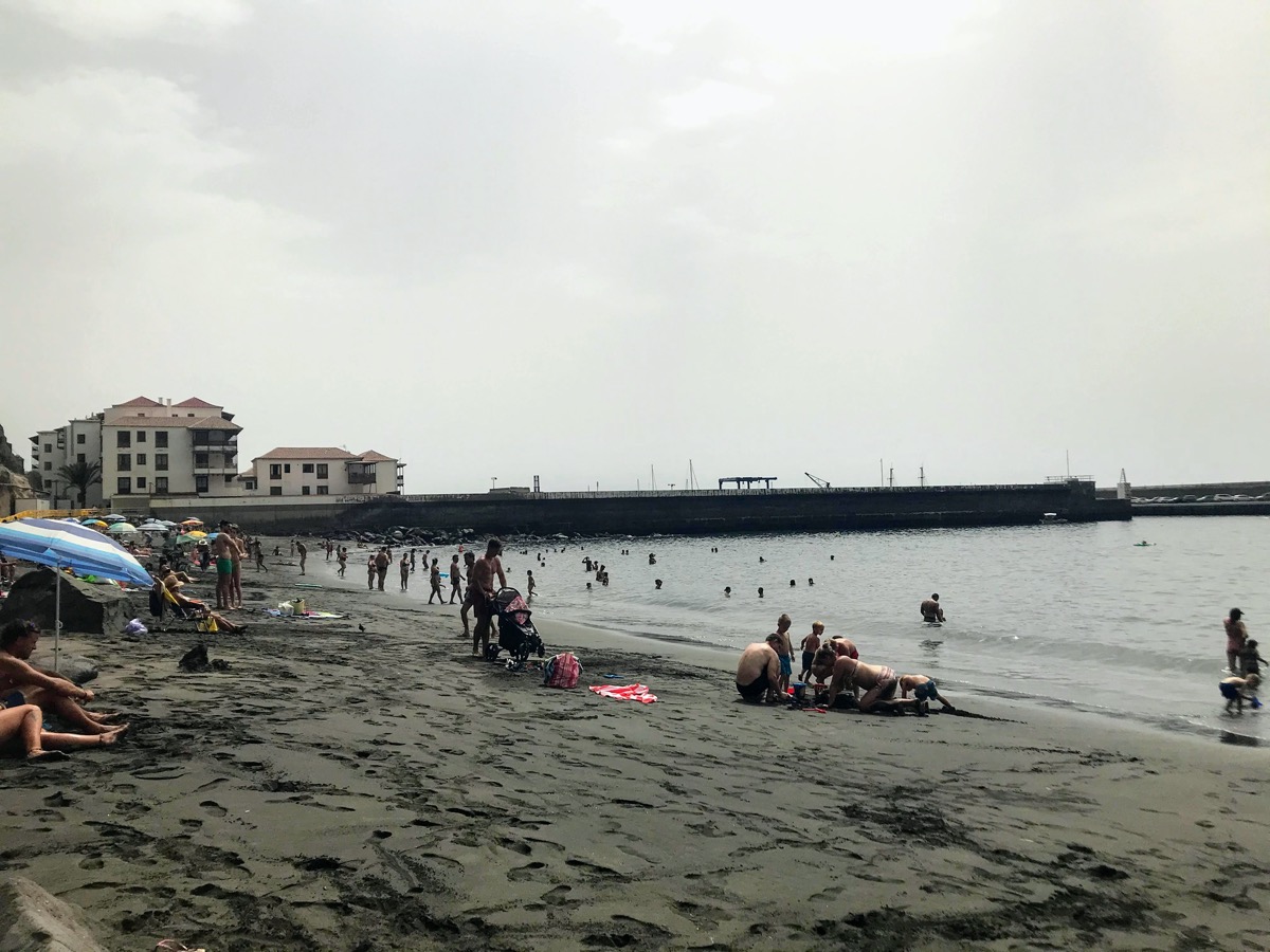 Тот же пляж только в другую сторону :) Тут уже не такой волшебный вид