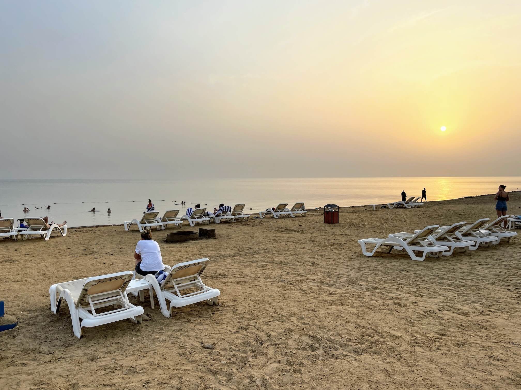 Пляж на мертвом море