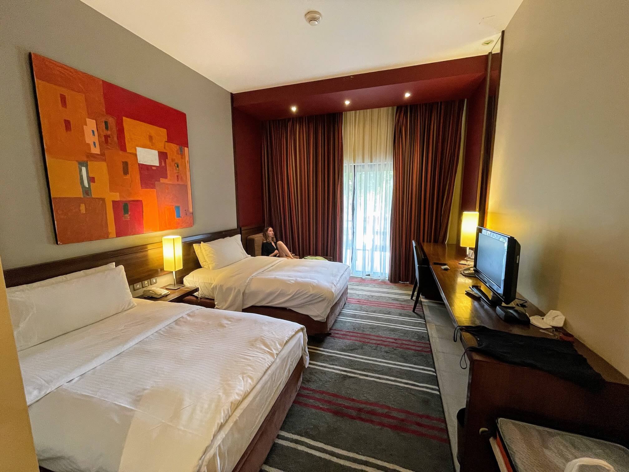 Наша королевская комната в отеле Holiday Inn