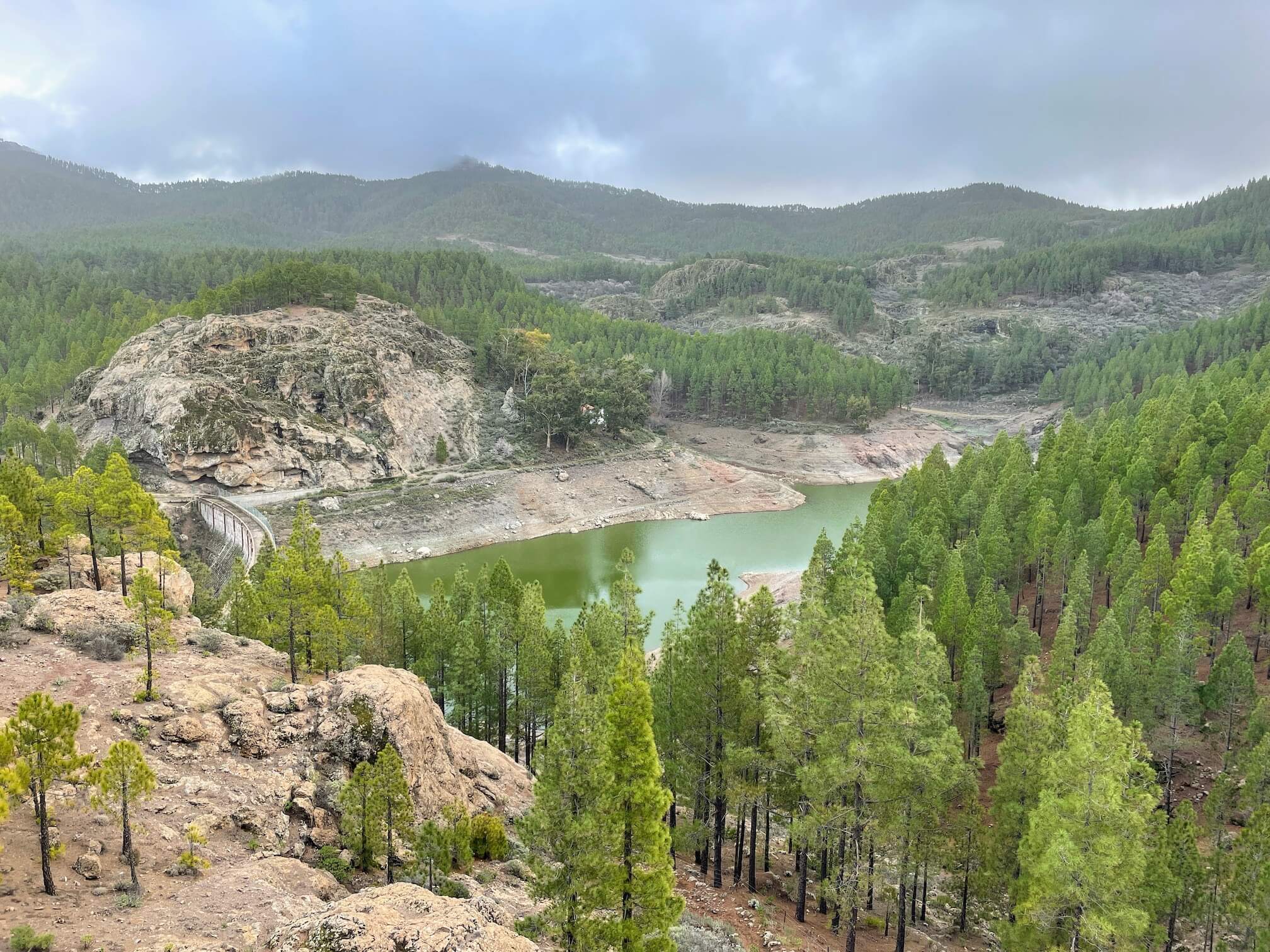 Плотина в горах