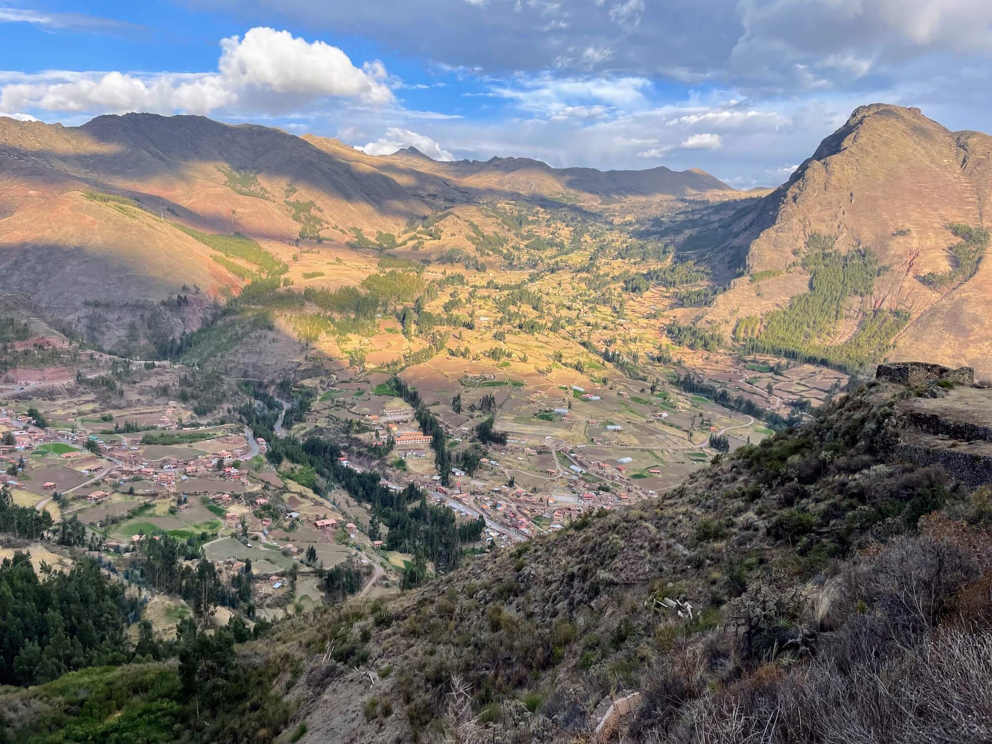 Views in Pisaq