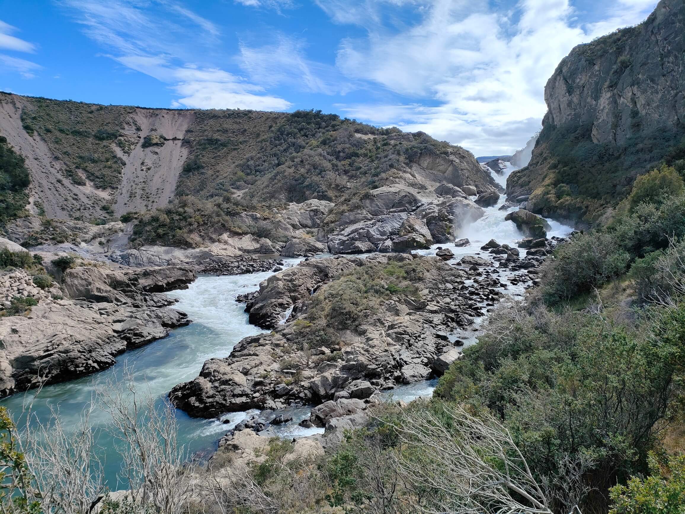Короткая остановка у водопада