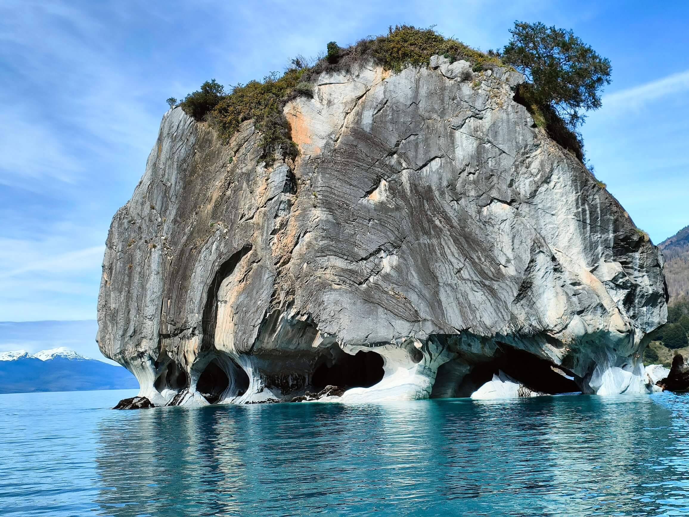 One of the landmarks of this place is the Marble Cathedral. A huge block of marble in the middle of the lake.
