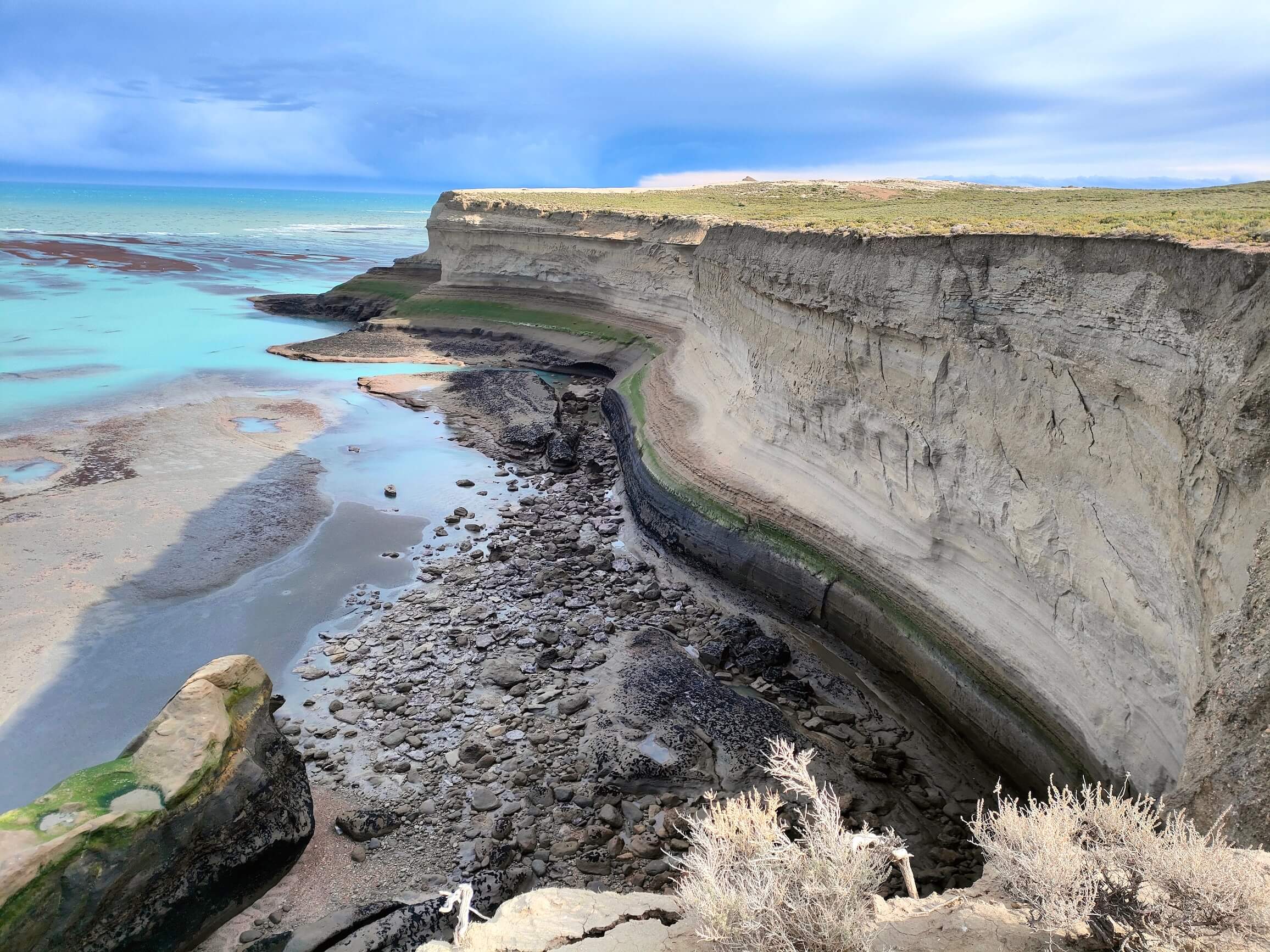 There is a very beautiful coastline here.