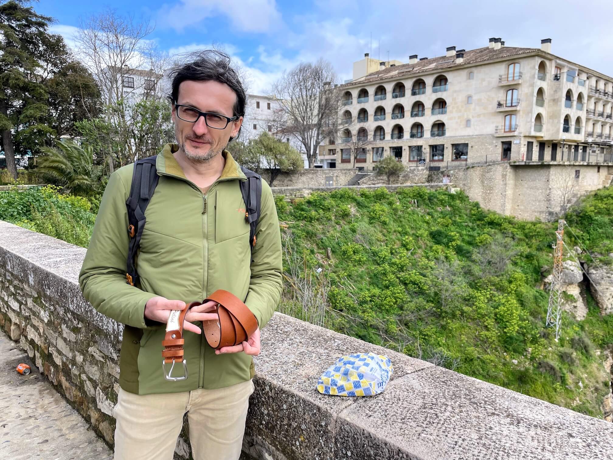 New belt. And on the parapet — a Palmeras pastry, which will fly with us all the way to Düsseldorf :)