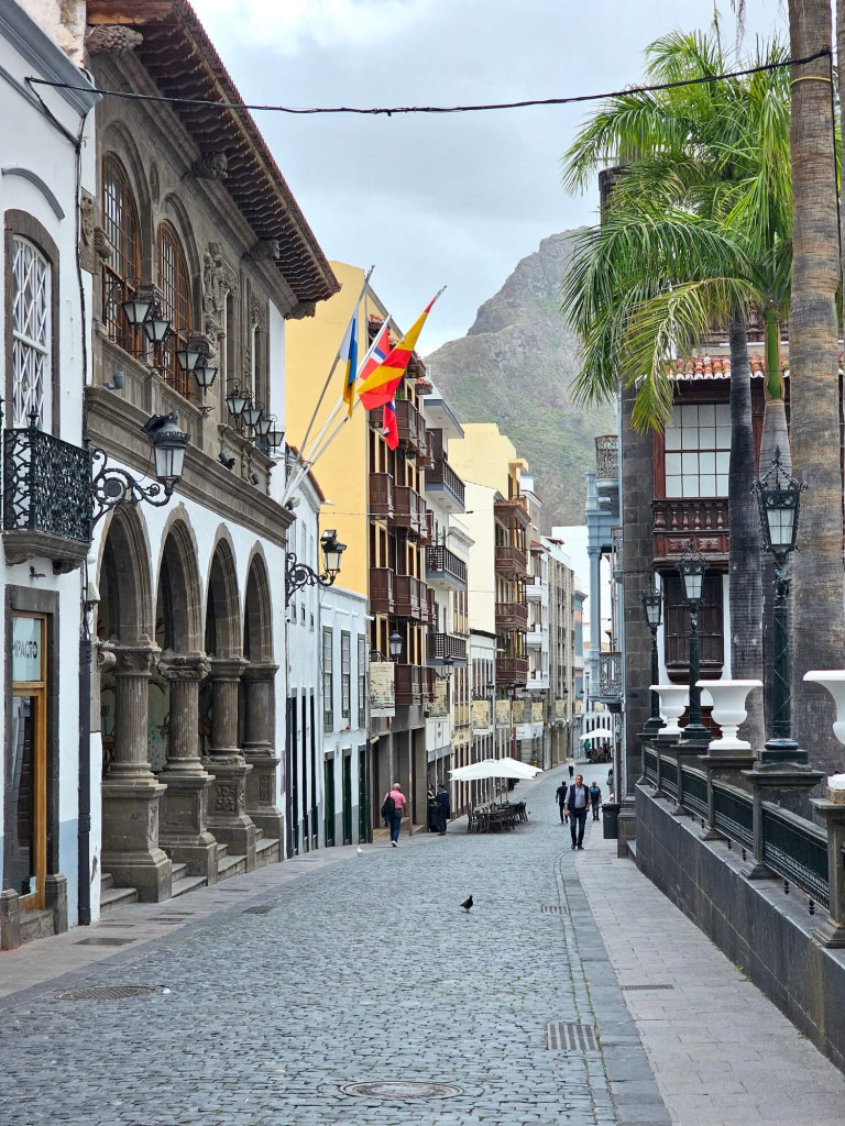 This is one of the city’s main streets. There are two main ones here :)