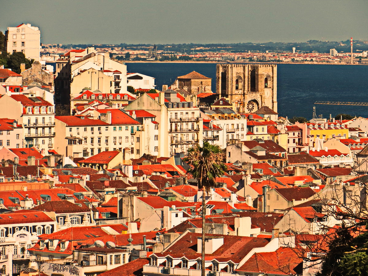 Budget travel to Lisbon